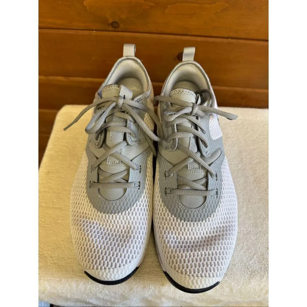 Nike Air Max Typha 2 training shoe white, black wolf grey Men’s Sz 10 AO3020-100